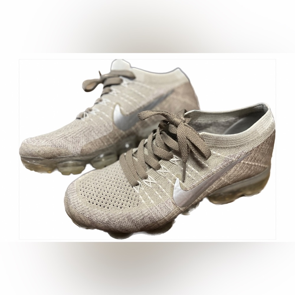 Women’s sz 8 Taupe color mesh like tennis shoes.